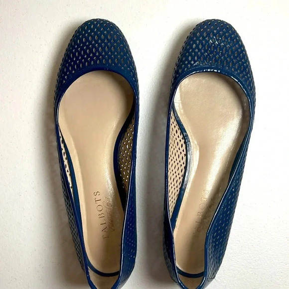 Talbots Navy Laser Cut Leather Flats Size 7.5 AA - Picture 2 of 9